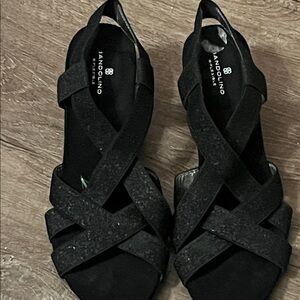 Bandolino Elegant Black Crisscross Sandals